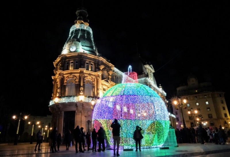 <span style='color:#780948'>ARCHIVED</span> - Christmas lights switched on as the festive season gets under way in Cartagena