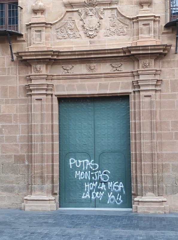 <span style='color:#780948'>ARCHIVED</span> - Two detained for defacing Alhama de Murcia church with graffiti