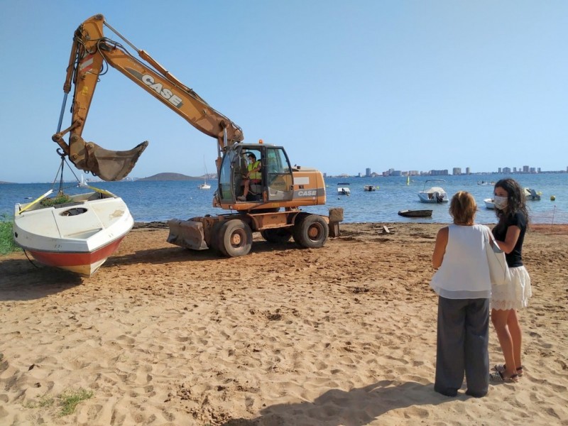 <span style='color:#780948'>ARCHIVED</span> - 18 abandoned boats removed from Caravanning La Manga beach