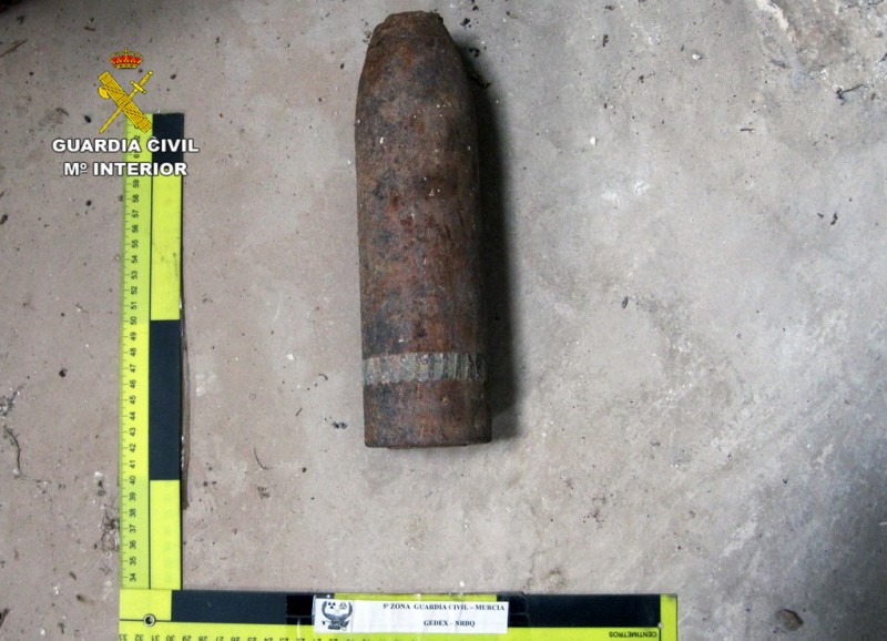 <span style='color:#780948'>ARCHIVED</span> - Artillery shell with explosive charge intact found in Fuente Álamo