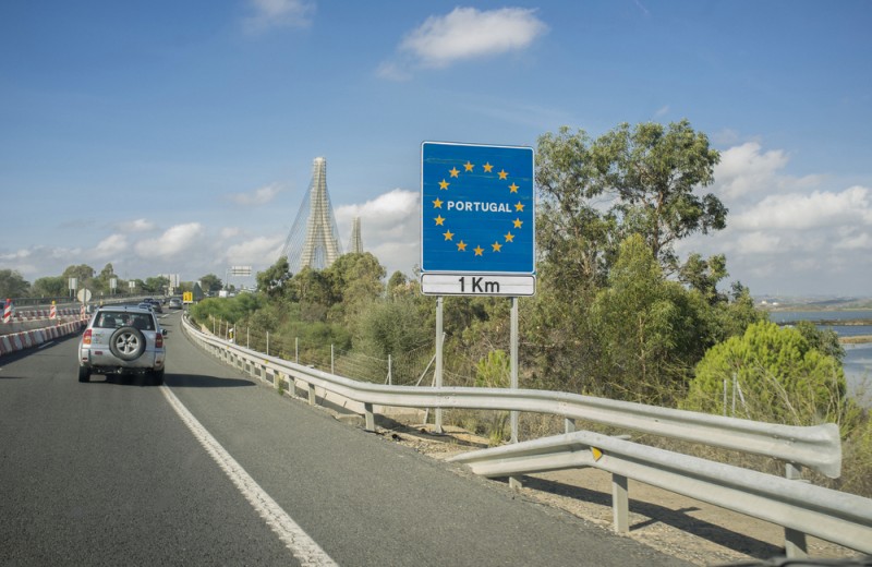 <span style='color:#780948'>ARCHIVED</span> - Border between Spain and Portugal to remain closed for another fortnight