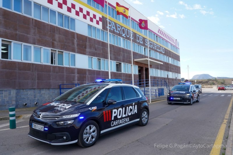 <span style='color:#780948'>ARCHIVED</span> - Drunk arrested after ramming a police car twice in La Manga del Mar Menor