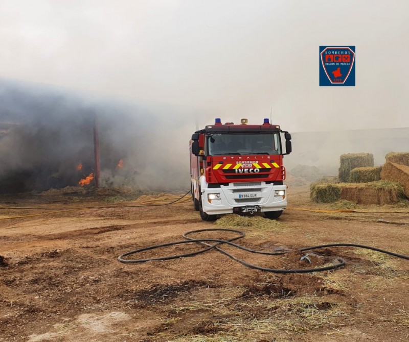 <span style='color:#780948'>ARCHIVED</span> - Fire destroys barn of straw bales in San Javier