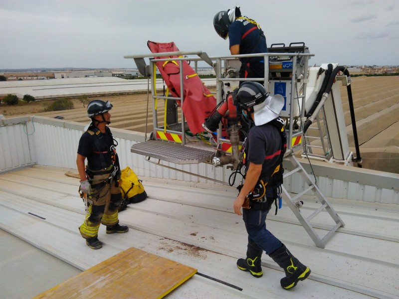 <span style='color:#780948'>ARCHIVED</span> - Two workers hospitalised during accident installing solar panels in San Javier