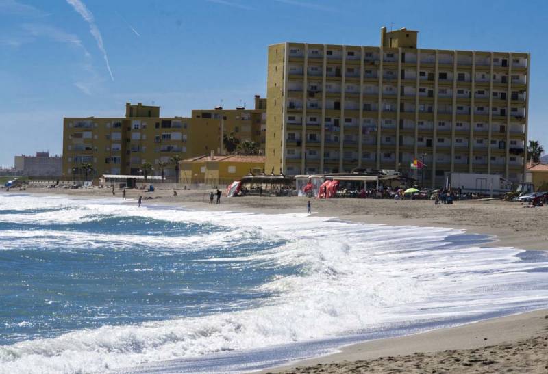 <span style='color:#780948'>ARCHIVED</span> - E. coli in the water forces closure of Costa del Sol beach