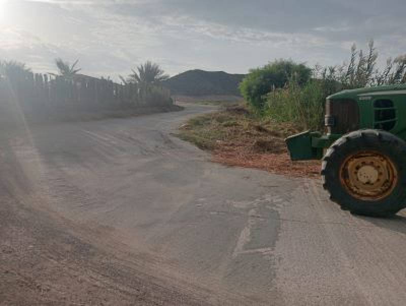 Aguilas begins work to clear rural roads