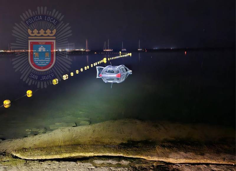 Car drives straight into Mar Menor after following SatNav directions