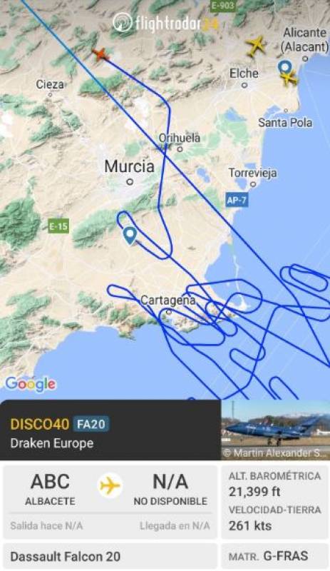 Strange plane contrail shapes spotted in the sky over Murcia and Alicante