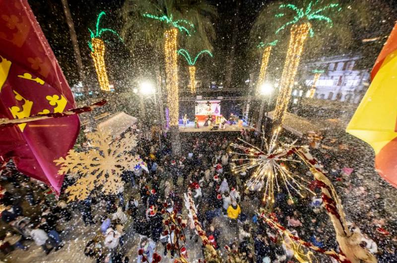 Aguilas is lit up for Christmas!