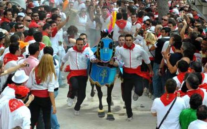 Weekend tours in Caravaca de la Cruz explaining the unique local fiestas