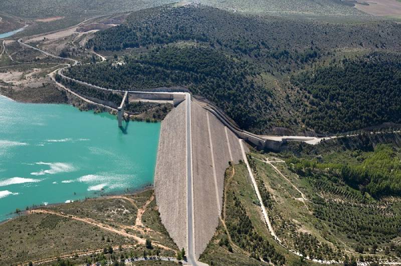 Main Málaga reservoir shows signs of recovery as Andalucia's water levels improve