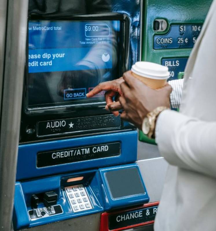 Cash makes a comeback in post-blackout Spain, but the taxman is watching