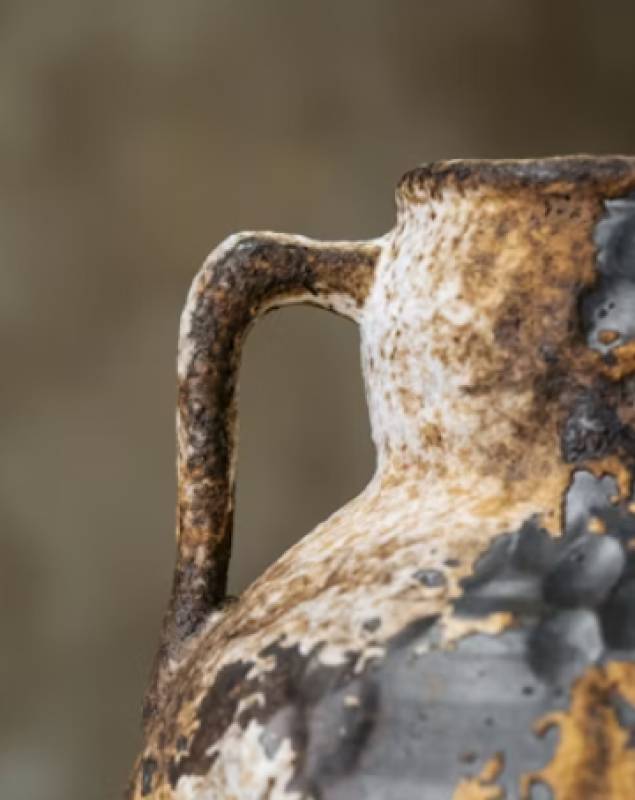 Teenage diver stumbles upon Roman amphora off the coast of Cádiz