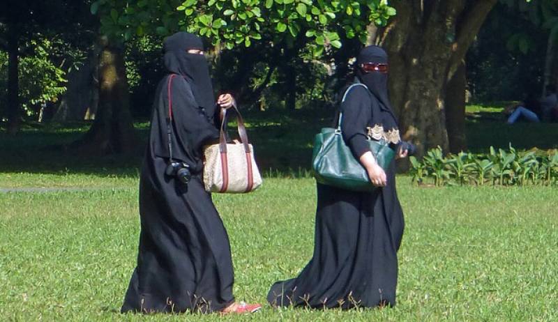 Spain to debate nationwide burka and niqab ban in Congress
