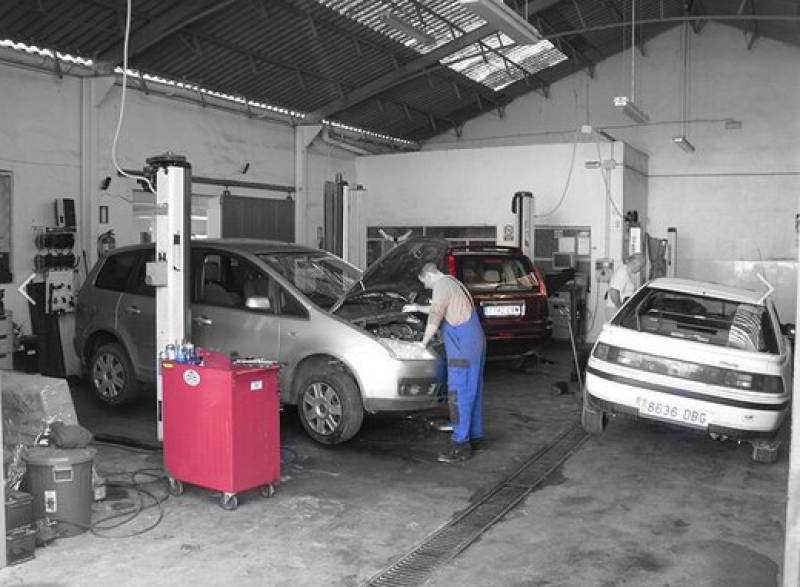 Decklid Auto Services, Mazarrón, is an official supplier of top-performing Falken tyres